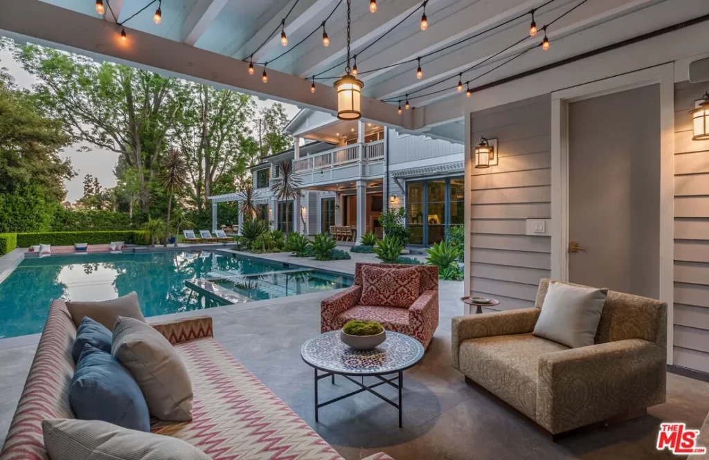 Certified real estate appraiser in Los Angeles Metropolis loft valuation.