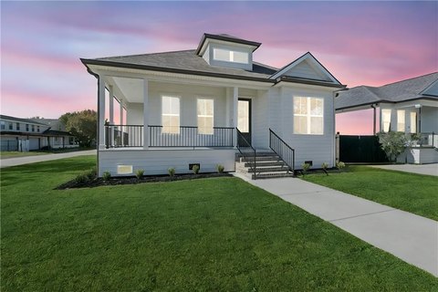 Certified beachfront real estate appraiser for luxury oceanfront estate valuation.